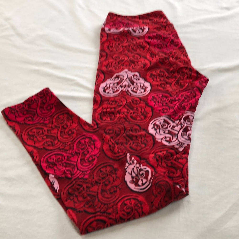 LulaRoe Valentines leggings in OS. Fits approximately 8-14.